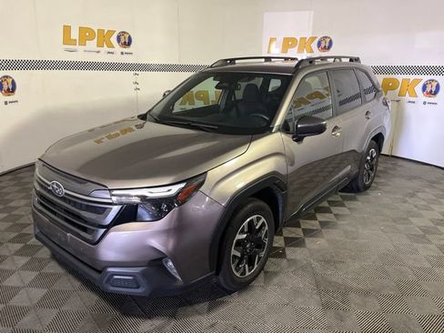 Used 2025 Subaru Forester Premium AWD/4WD image 7