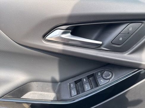 Used 2025 Chevrolet Equinox LT w/ Safety and Technology Package image 15