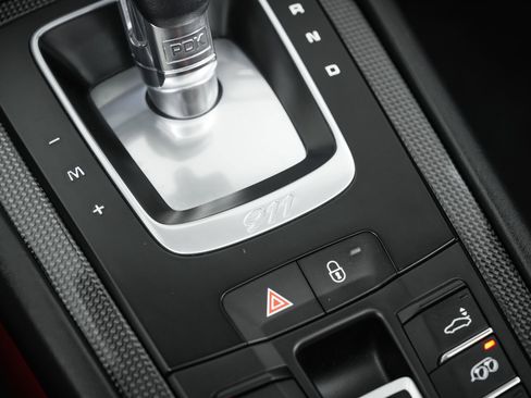 Used 2018 Porsche 911 Targa 4 GTS image 33