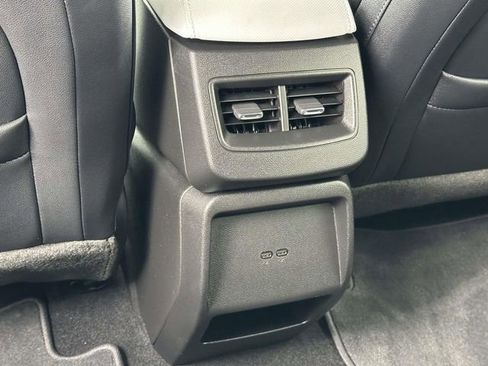 Used 2025 Chevrolet Equinox EV LT image 17