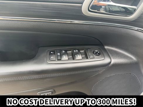 Used 2021 Jeep Grand Cherokee Limited w/ Premium Lighting Group AWD/4WD image 19