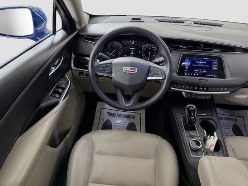 Used 2021 Cadillac XT4 Luxury w/ Cold Weather Package FWD image 22
