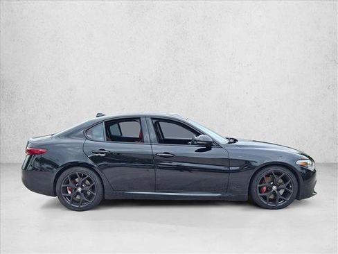 Used 2020 Alfa Romeo Giulia w/ Nero Edizione RWD image 4