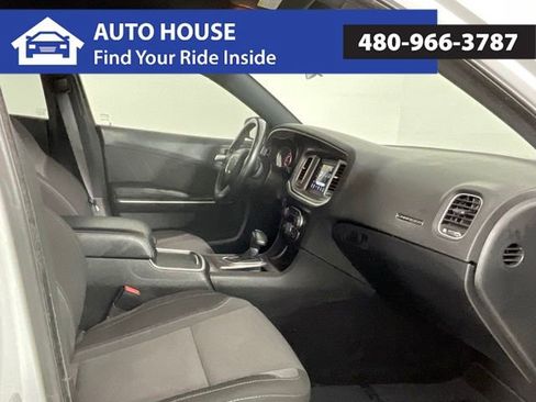 Used 2022 Dodge Charger SXT RWD image 16