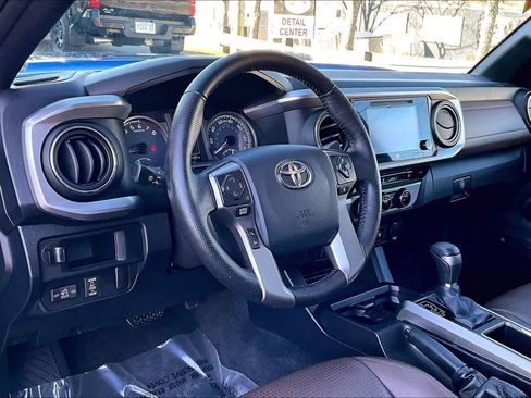 Used 2016 Toyota Tacoma Limited image 16