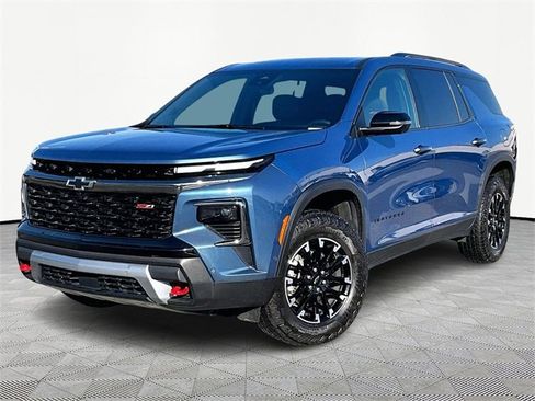 Used 2024 Chevrolet Traverse Z71 w/ Enhanced Driving Package image 3