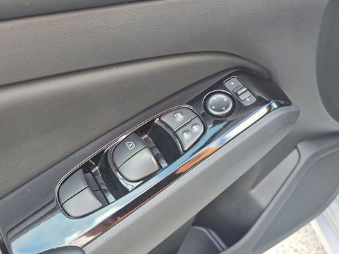 Certified 2025 Nissan Altima 2.5 SR image 19