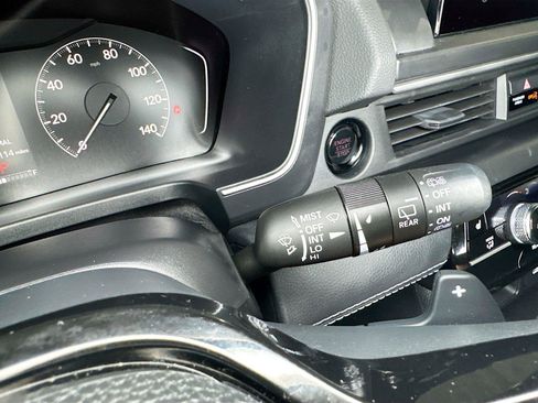 Used 2025 Honda Pilot Touring image 6