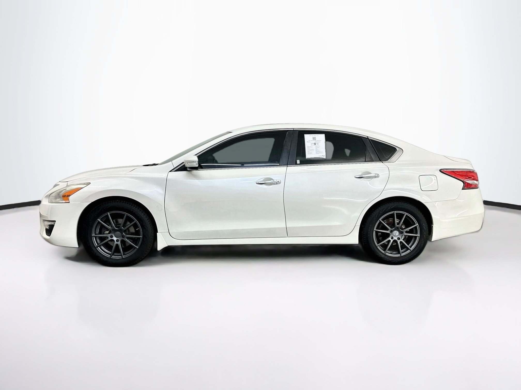 Used 2015 Nissan Altima 2.5 SL w/ Moonroof Package FWD image 4