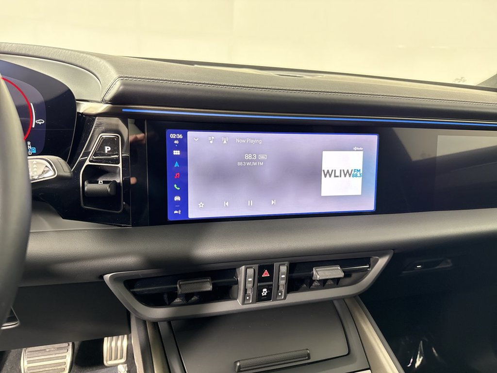 Certified 2025 Porsche Macan Turbo Electric AWD/4WD image 28