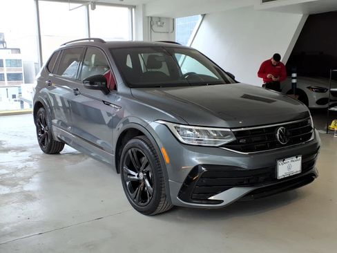 Used 2023 Volkswagen Tiguan SE R-Line AWD/4WD image 3