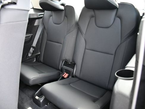 Certified 2025 Volvo XC90 B6 Plus image 17