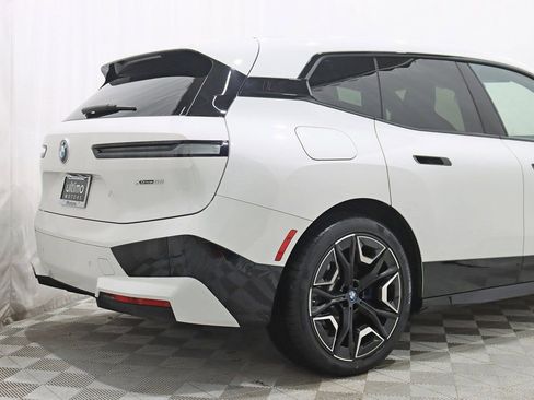 Used 2023 BMW iX xDrive50 w/ Premium Package image 10