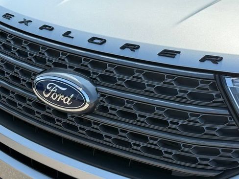 Certified 2023 Ford Explorer XLT w/ Equipment Group 202A AWD/4WD image 28