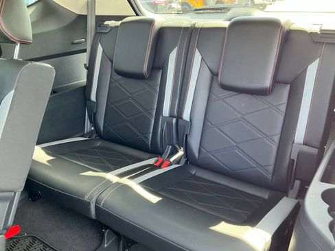 Used 2024 Volkswagen Atlas Peak Edition SE AWD/4WD image 34