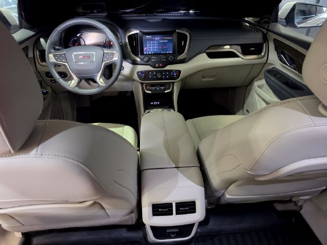 Used 2024 GMC Terrain Denali w/ Denali Premium Package AWD/4WD image 37