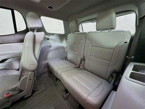 Used 2023 GMC Acadia SLT w/ Technology Package image 28