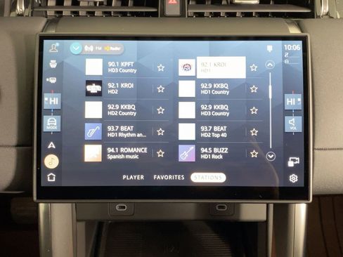 Used 2025 Land Rover Discovery Sport S image 22