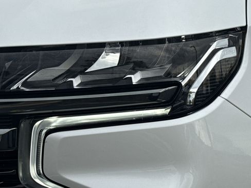 Used 2022 Chevrolet Suburban RST w/ Sport Performance Package image 10