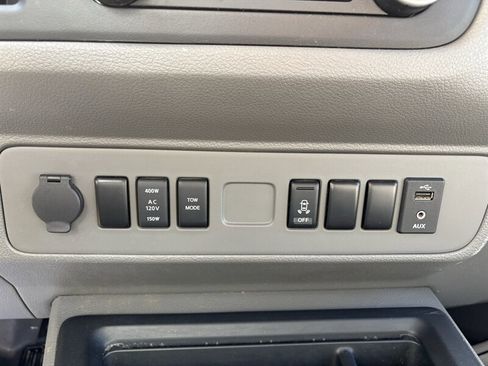 Used 2018 Nissan NV 2500 SV image 16