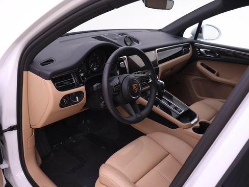 Used 2026 Porsche Macan AWD/4WD image 4