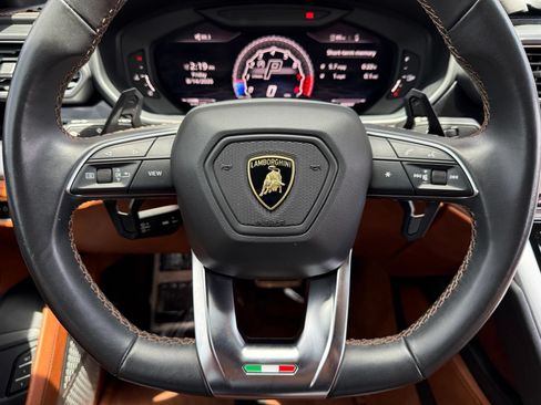 Used 2020 Lamborghini Urus AWD/4WD image 42
