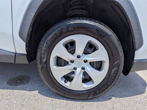 Used 2022 Toyota RAV4 LE FWD image 11