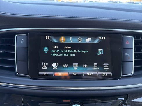 Used 2018 Buick Enclave Essence image 5