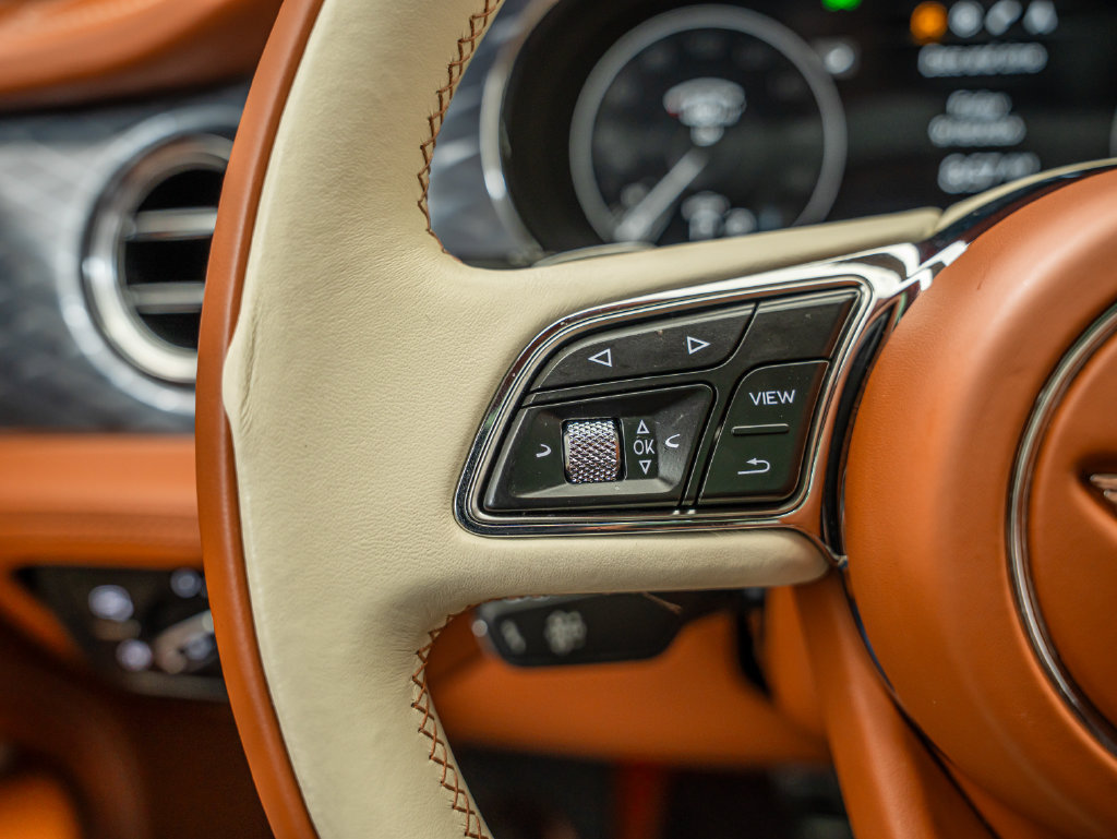 Used 2022 Bentley Bentayga AWD/4WD image 29