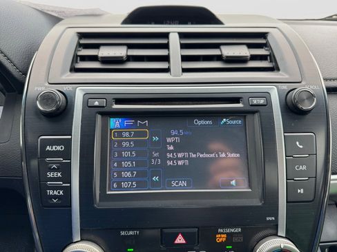 Used 2014 Toyota Camry SE FWD image 21