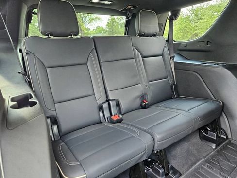 Used 2025 Chevrolet Tahoe Premier RWD image 17