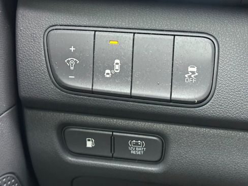 Used 2017 Kia Niro EX FWD image 24