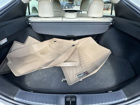 Used 2020 Toyota Prius XLE w/ Carpet Mat Package image 21