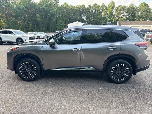 Used 2025 Nissan Rogue Platinum w/ Platinum Premium Package FWD image 9