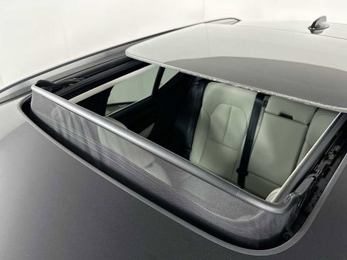 Certified 2025 Volvo XC40 B5 Plus w/ Protection Package Premier image 19