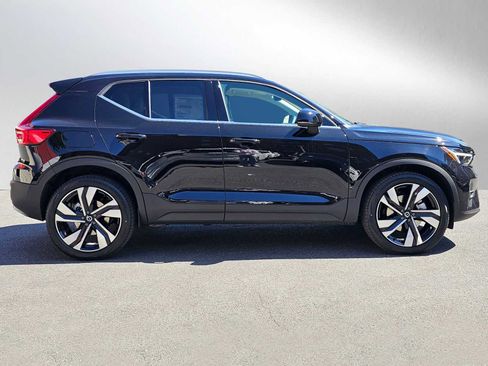 New 2025 Volvo XC40 B5 Ultra w/ Climate Package image 8