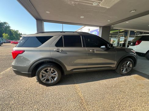 Used 2023 Ford Explorer XLT w/ Equipment Group 202A RWD image 10