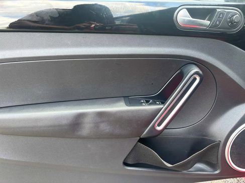 Used 2013 Volkswagen Beetle 2.0T image 12