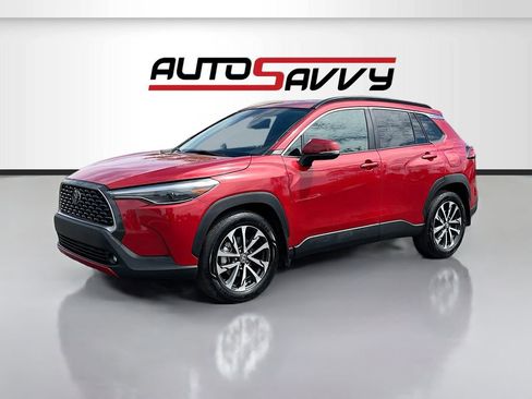 Used 2024 Toyota Corolla Cross XLE w/ Convenience Package image 3