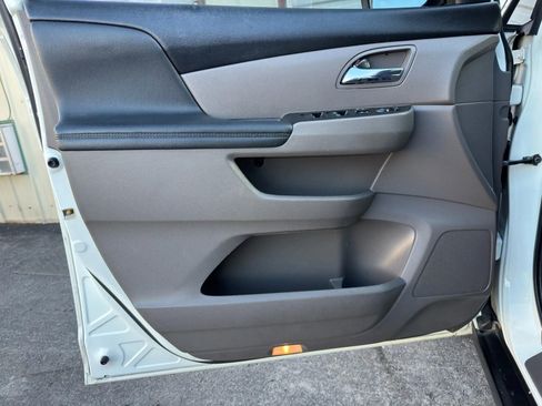 Used 2014 Honda Odyssey EX-L image 2
