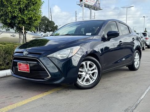 Used 2017 Toyota Yaris iA FWD image 2