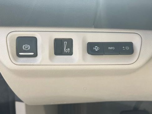 Used 2022 GMC Acadia Denali w/ Denali Technology Package image 6