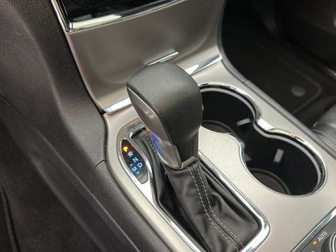 Used 2019 Jeep Grand Cherokee Overland AWD/4WD image 21