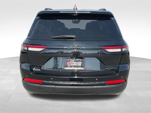 Used 2023 Jeep Grand Cherokee Limited w/ Luxury Tech Group II AWD/4WD image 6