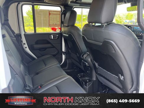 Used 2025 Jeep Gladiator Sport AWD/4WD image 23