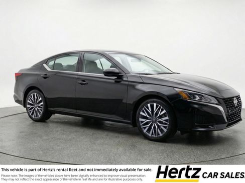 Used 2025 Nissan Altima 2.5 SV image 1