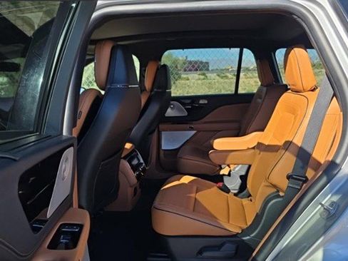 Used 2023 Lincoln Aviator Black Label image 7