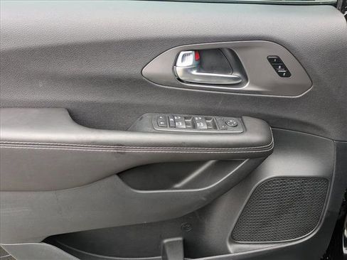 New 2026 Chrysler Pacifica Select image 16