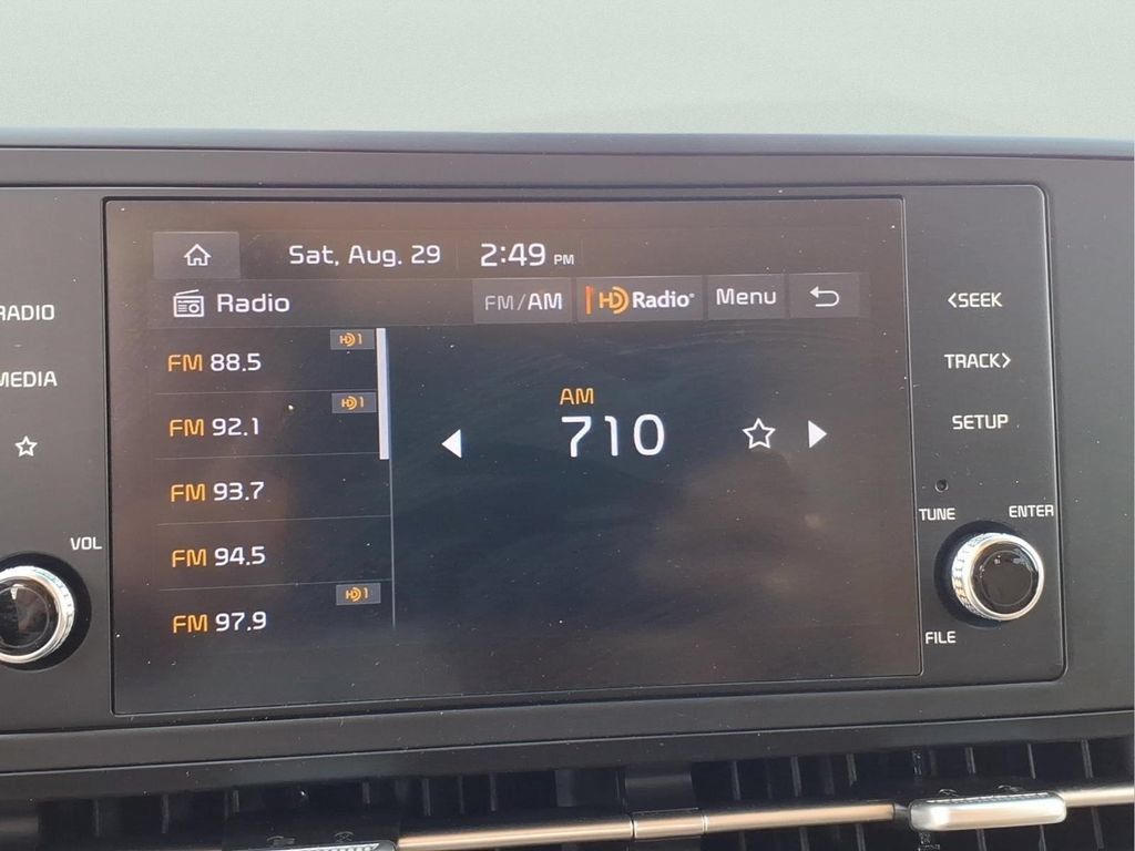 Used 2023 Kia Carnival LX FWD image 7