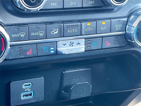 Used 2022 Ford F150 Lariat w/ Equipment Group 501A Mid image 21